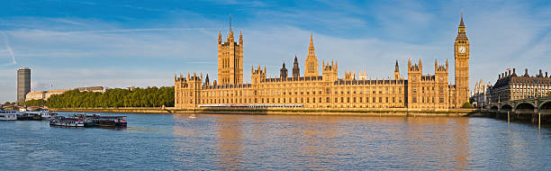 londres big ben casas do parlamento de westminster panorama do rio tamisa - city of westminster big ben london england whitehall street imagens e fotografias de stock