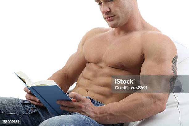 Leer Un Libro Foto de stock y más banco de imágenes de Hombres - Hombres, Leer, Sensualidad