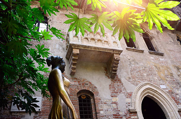 juliet のベローナ - verona italy travel europe sunlight ストックフォトと画像