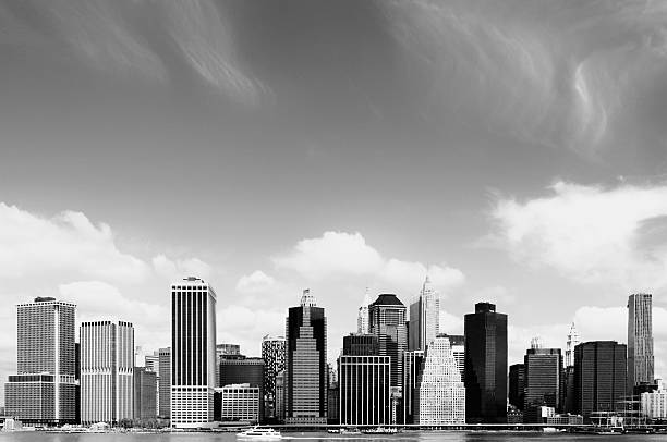 distrito financeiro de manhattan, nyc.black e branco - overcast day new york city manhattan - fotografias e filmes do acervo