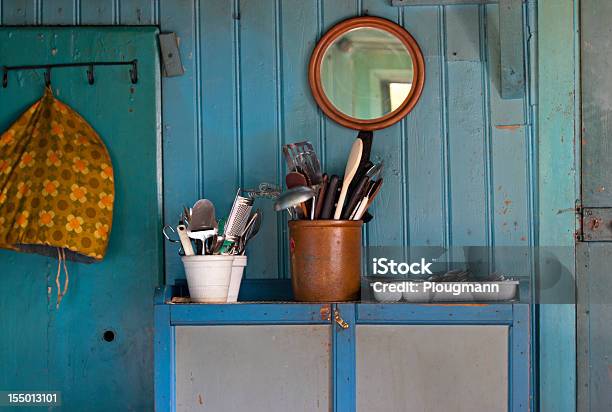 Cucina Roba Vecchia Casa In Legno Svedese - Fotografie stock e altre immagini di Ambientazione interna - Ambientazione interna, Armadietto da cucina, Barattolo di vetro