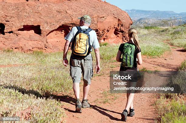 Turystów W Stanie Utah - zdjęcia stockowe i więcej obrazów Aktywni seniorzy - Aktywni seniorzy, Aktywny tryb życia, Dorosły