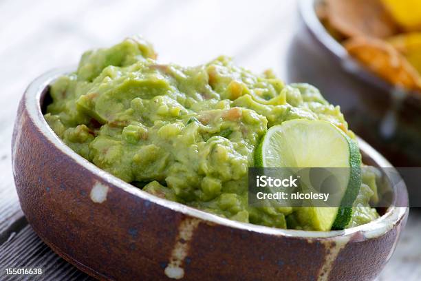 Foto de Guacamole e mais fotos de stock de Batata Frita de Pacote - Batata Frita de Pacote, Guacamole, Tortilla Chip