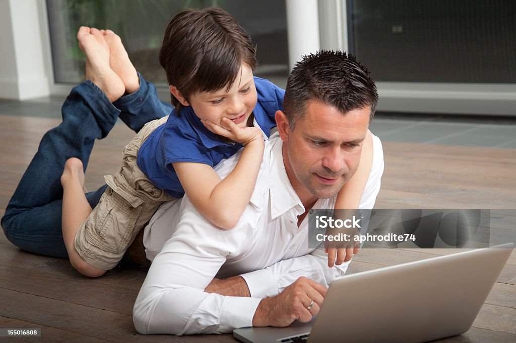 Lavoro a casa - Foto stock royalty-free di 6-7 anni