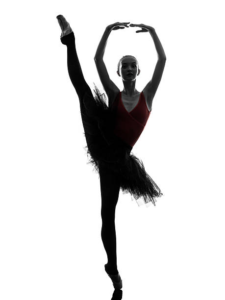 若い女性のバレリーナバレエダンサーダンス - dancing ballet one person en pointe ストックフォトと画像