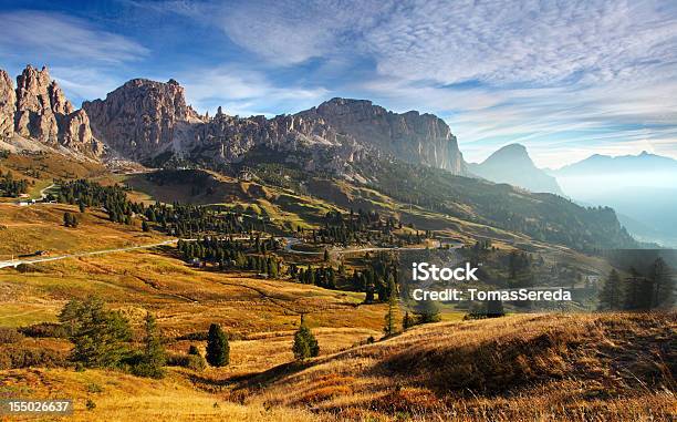 Natura Alba In Val Gardenaitalia Mountain Dolomiti - Fotografie stock e altre immagini di Val Gardena