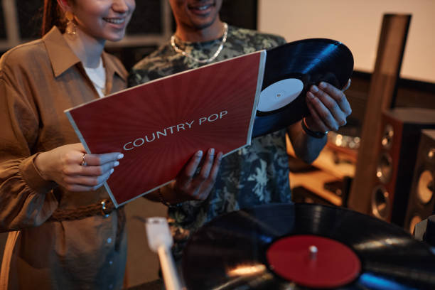 istock Couple holding vnyl records 1550326564