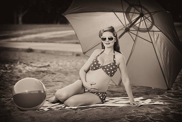 istock Pin Up Pregnant Woman 155033126