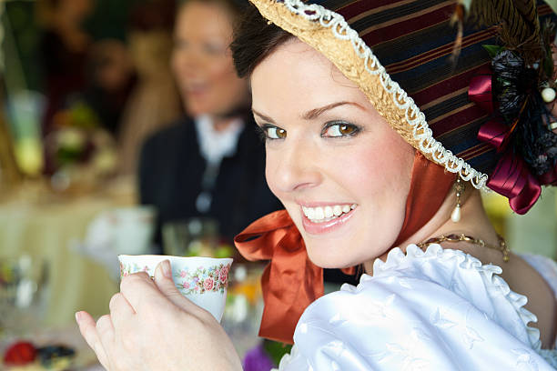 lächelnde frau im viktorianischen tea party - old fashioned tea cup victorian style beauty stock-fotos und bilder