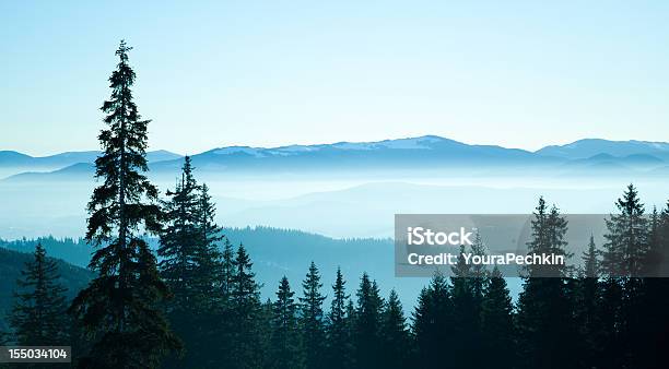 Alpine Malowniczym W Fog - zdjęcia stockowe i więcej obrazów Alpinizm - Alpinizm, Alpy, Bez ludzi