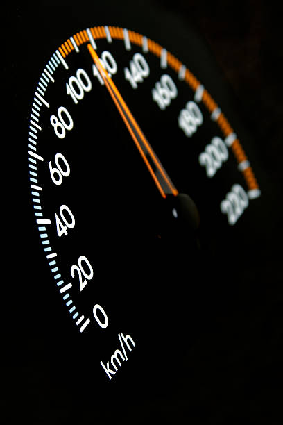 velocímetro 100 kmh - speedometer odometer number 50 car - fotografias e filmes do acervo