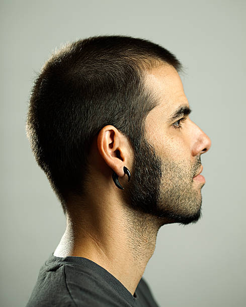 hombre de perfil real - earring human face brown hair black hair fotografías e imágenes de stock