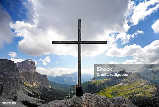 Cristianesimo Delle Alpi - Fotografie stock e altre immagini di Alpi - Alpi, Ambientazione esterna, Catena di montagne