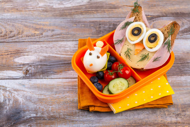 istock Funny owl sandwich for kids 1550357687