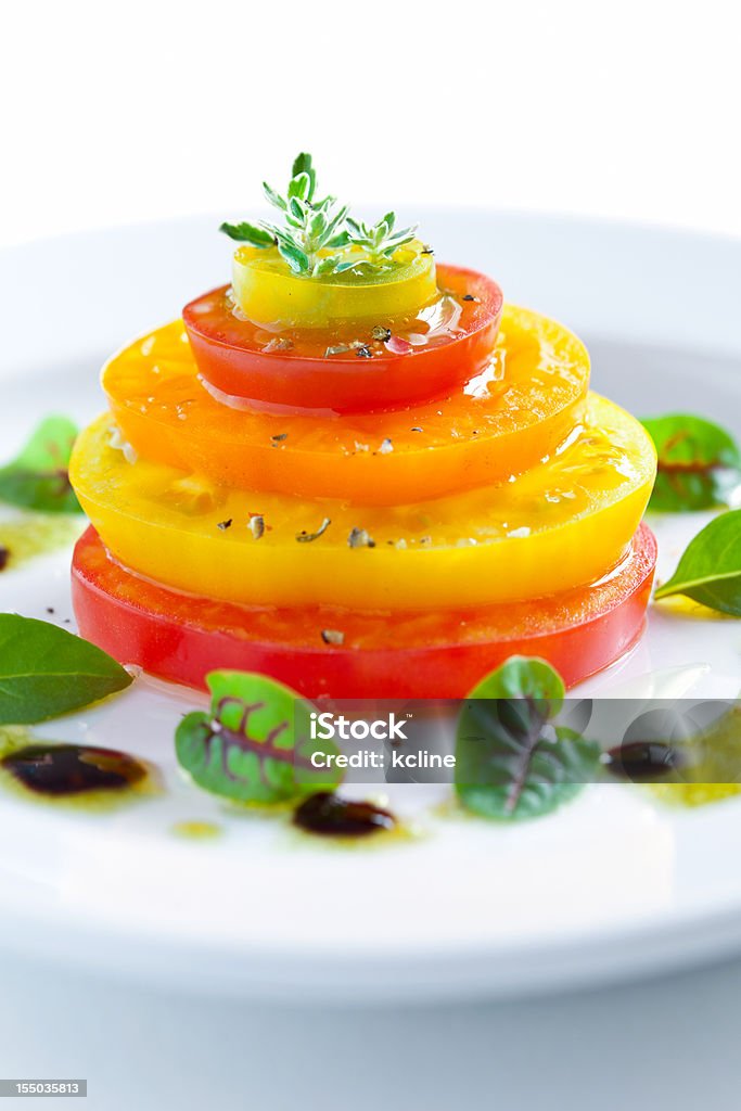 Негибридный томат салат - Стоковые фото Базилик роялти-фри