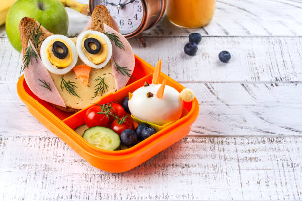 istock Funny owl sandwich for kids 1550358725
