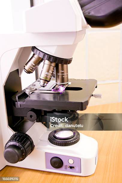현미경 분석 세포에서 혈액 검체 건강 검진에 대한 스톡 사진 및 기타 이미지 - 건강 검진, 건강관리와 의술, 과학 실험