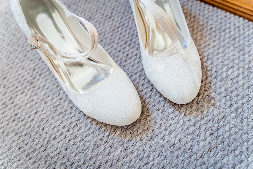 White, floral wedding shoes for the bride