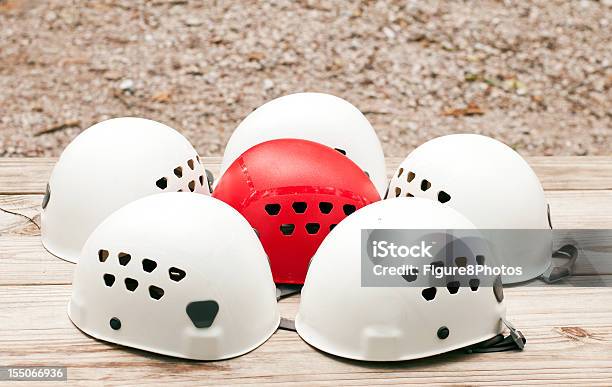 Cascos De Escalada Foto de stock y más banco de imágenes de Accesorio de cabeza - Accesorio de cabeza, Aire libre, Aventura