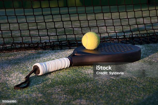Paleta Foto de stock y más banco de imágenes de Pádel tenis - Pádel tenis, Pelota de pádel, Artículos deportivos