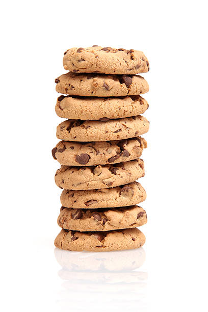 galletas con pedacitos de chocolate - chocolate chip cookie cookie chocolate stack fotografías e imágenes de stock