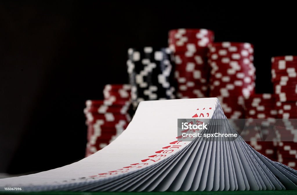 De cartes de Poker terrasse - Photo de Battre les cartes libre de droits