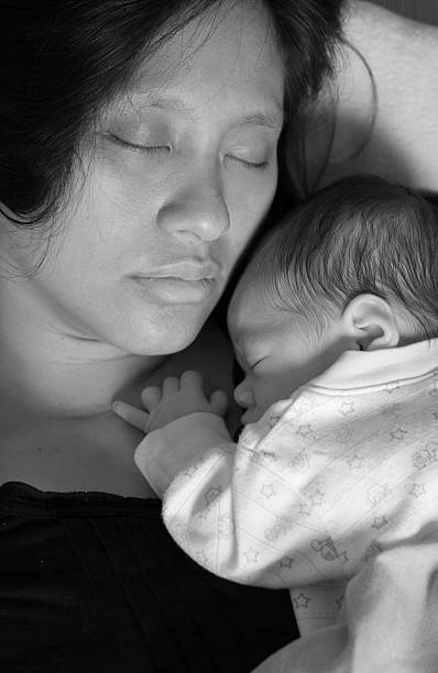 istock Mother and Child Sleeping 155068412