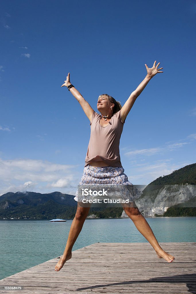 Femme saut - Photo de Femmes libre de droits