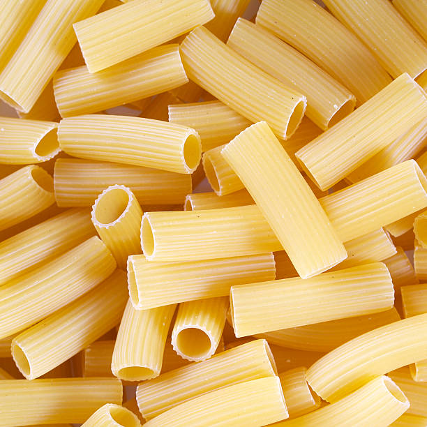 rigatoni - rigatoni fotografías e imágenes de stock