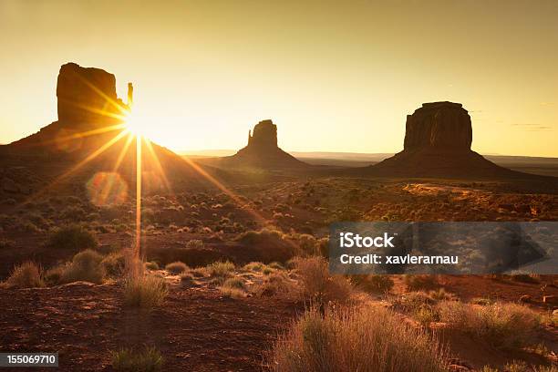 Рано Утром В Долина Монументов — стоковые фотографии и другие картинки Аризона - Юго-запад США - Аризона - Юго-запад США, Восход солнца, Геология
