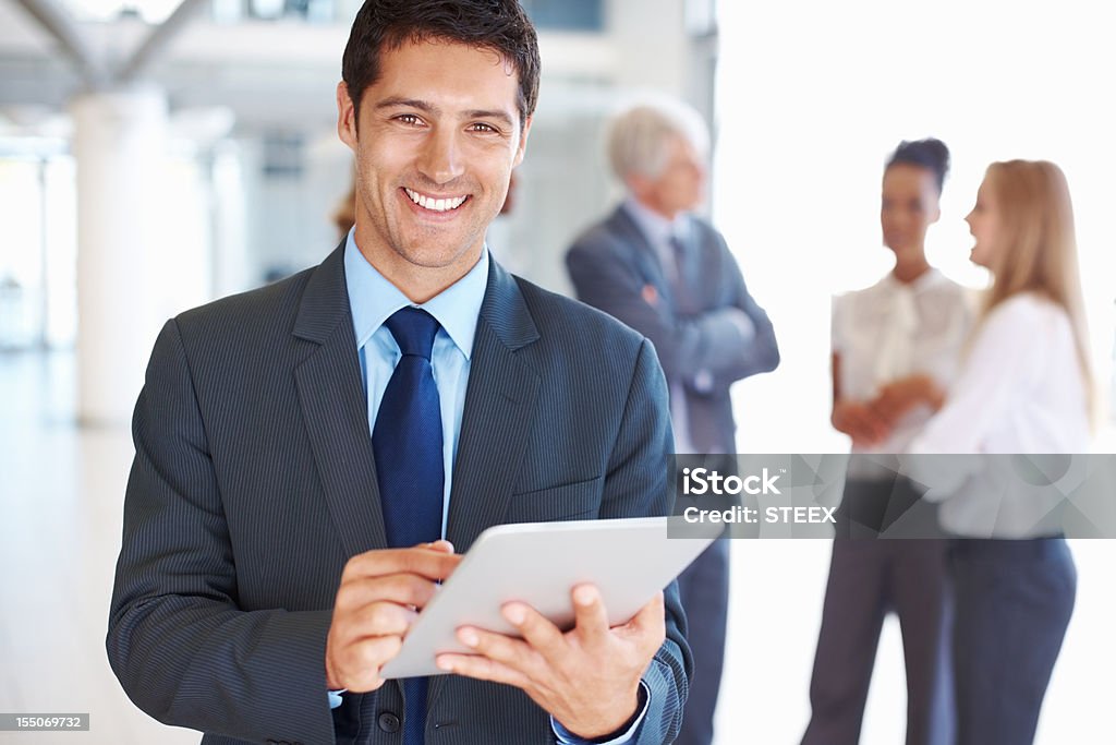 Business-Mann, arbeitet auf tablet PC - Lizenzfrei Anzug Stock-Foto