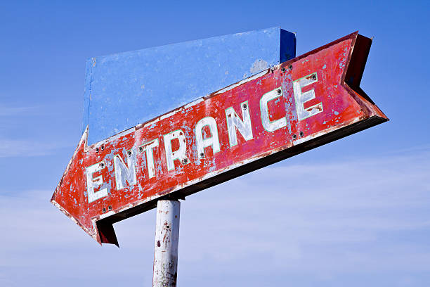 istock Old Entrance Sign 155069982