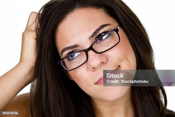 여자 긁음 머리를 안경에 대한 스톡 사진 및 기타 이미지 - 안경, 여자, 집중