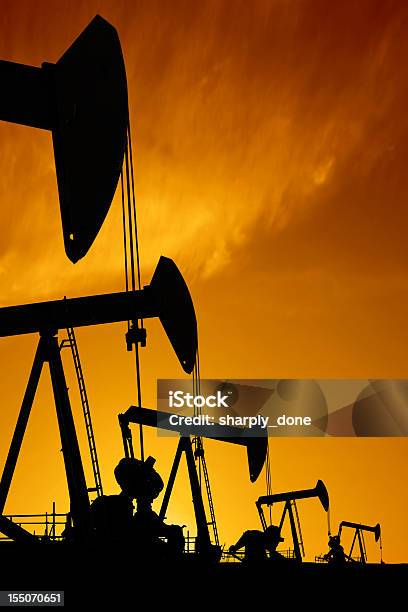 Xxxl Pumpjack Silhuetas De - Fotografias de stock e mais imagens de Óleo - Óleo, Gás natural, Gasolina