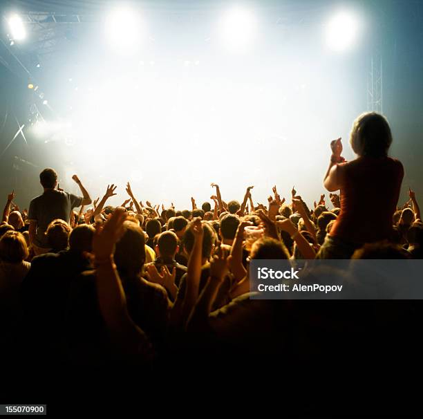Koncert Tłum - zdjęcia stockowe i więcej obrazów Adolescencja - Adolescencja, Atmosfera - Wydarzenia, Chodzenie do klubów