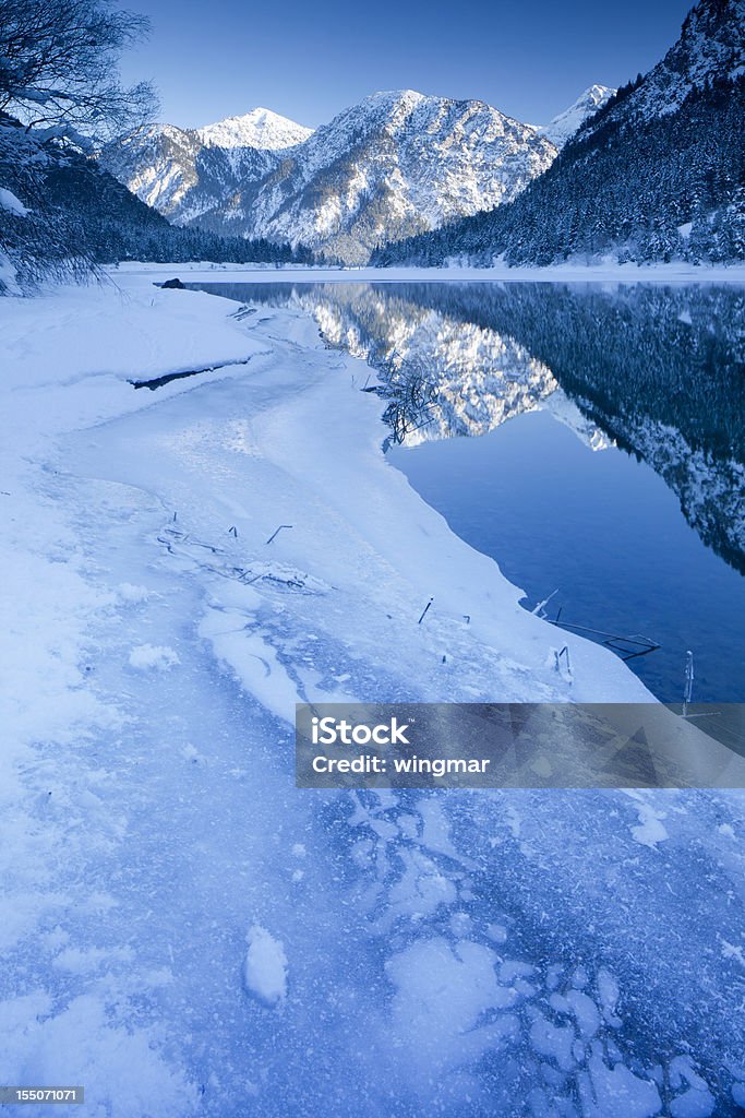 winter am See plansee in tirol – ÖSTERREICH - Lizenzfrei Alpen Stock-Foto