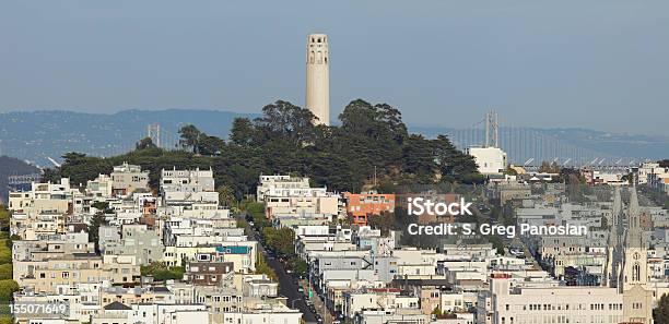 Photo libre de droit de Coit Tower À Telegraph Hill banque d'images et plus d'images libres de droit de Coit Tower - Coit Tower, San Francisco - Californie, Californie
