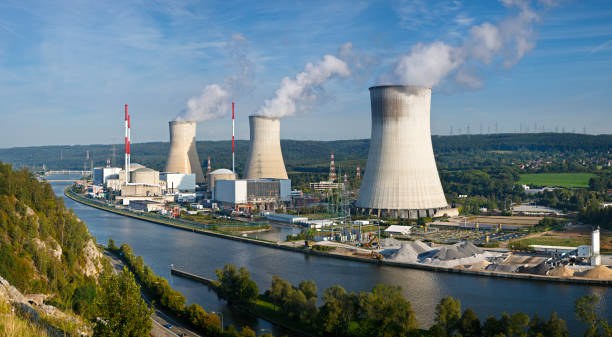 central nuclear panorama - tihange fotografías e imágenes de stock