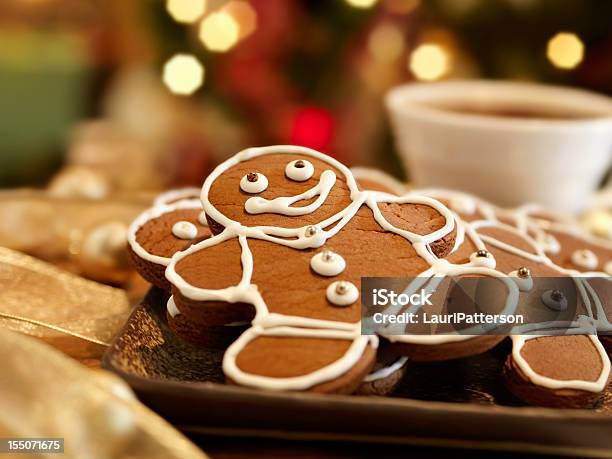 Homem De Gengibre Cookies - Fotografias de stock e mais imagens de Biscoito de Gengibre - Bolacha - Biscoito de Gengibre - Bolacha, Bolacha, Bolo de gengibre