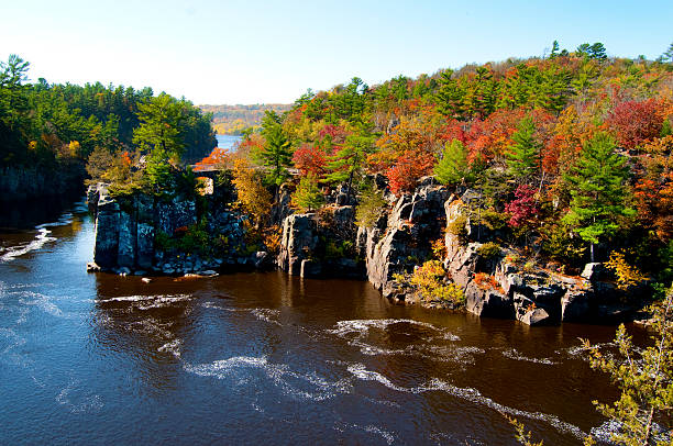 秋に、セントクロイ島川 - landscape usa vibrant color riverbank ストックフォトと画像