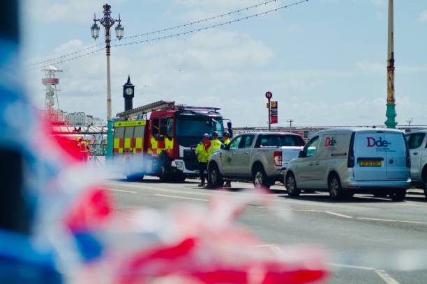 cierre policial por un gran incendio en el hotel royal albion en brighton. - uk fire department fire engine team fotografías e imágenes de stock