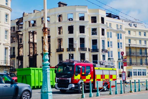 gran incendio en el hotel royal albion en brighton - uk fire department fire engine team fotografías e imágenes de stock