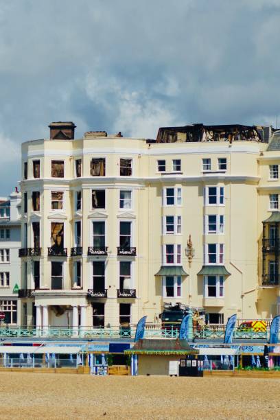 gran incendio en el hotel royal albion en brighton - uk fire department fire engine team fotografías e imágenes de stock