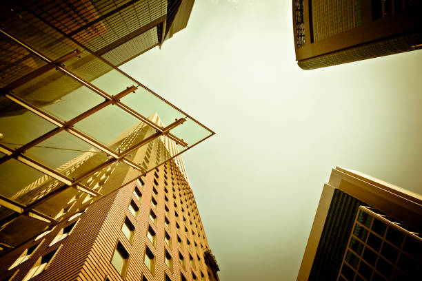 architettura di tokyo - shimbashi district skyscraper building exterior low angle view foto e immagini stock