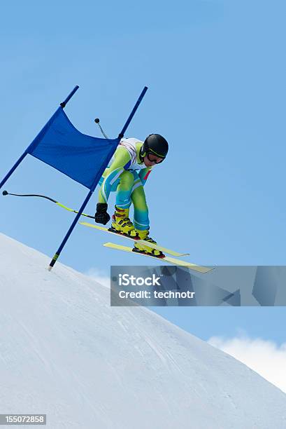 Recto De Downhill - Fotografias de stock e mais imagens de Esqui - Esqui e snowboard - Esqui - Esqui e snowboard, 20-24 Anos, Adulto
