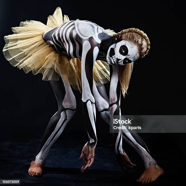 Dança Dos Mortos - Fotografias de stock e mais imagens de Esqueleto Humano - Esqueleto Humano, Bailarina, Mulheres