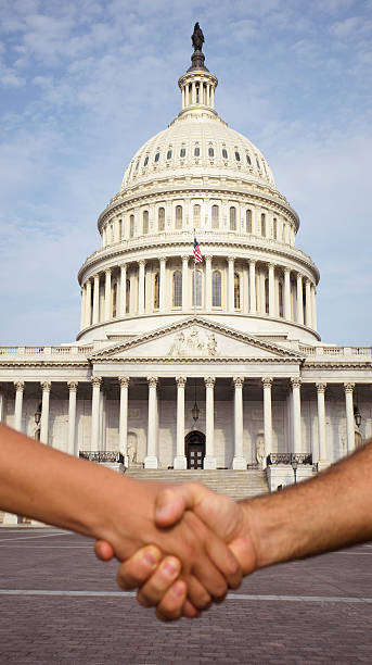 noi accordo politico in washington - vertical usa greeting washington dc foto e immagini stock