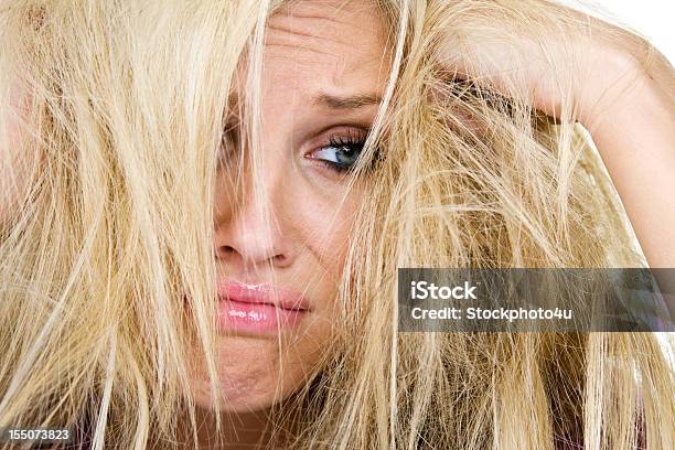 Женщина Имея Плохие Волосы День — стоковые фотографии и другие картинки Женщины - Женщины, Манекенщица, Расстроенный