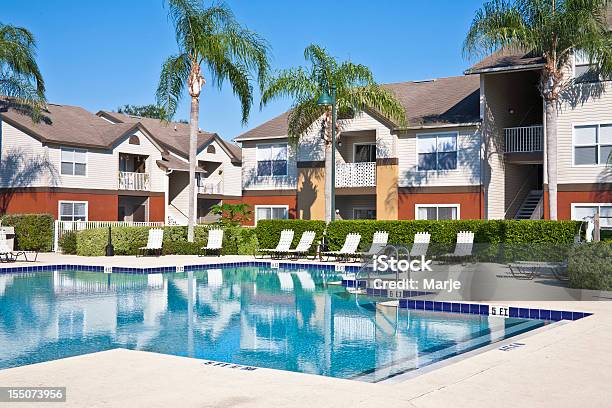 Neue Apartments Swimmingpool Stockfoto und mehr Bilder von Schwimmbecken - Schwimmbecken, Baum, Farbbild