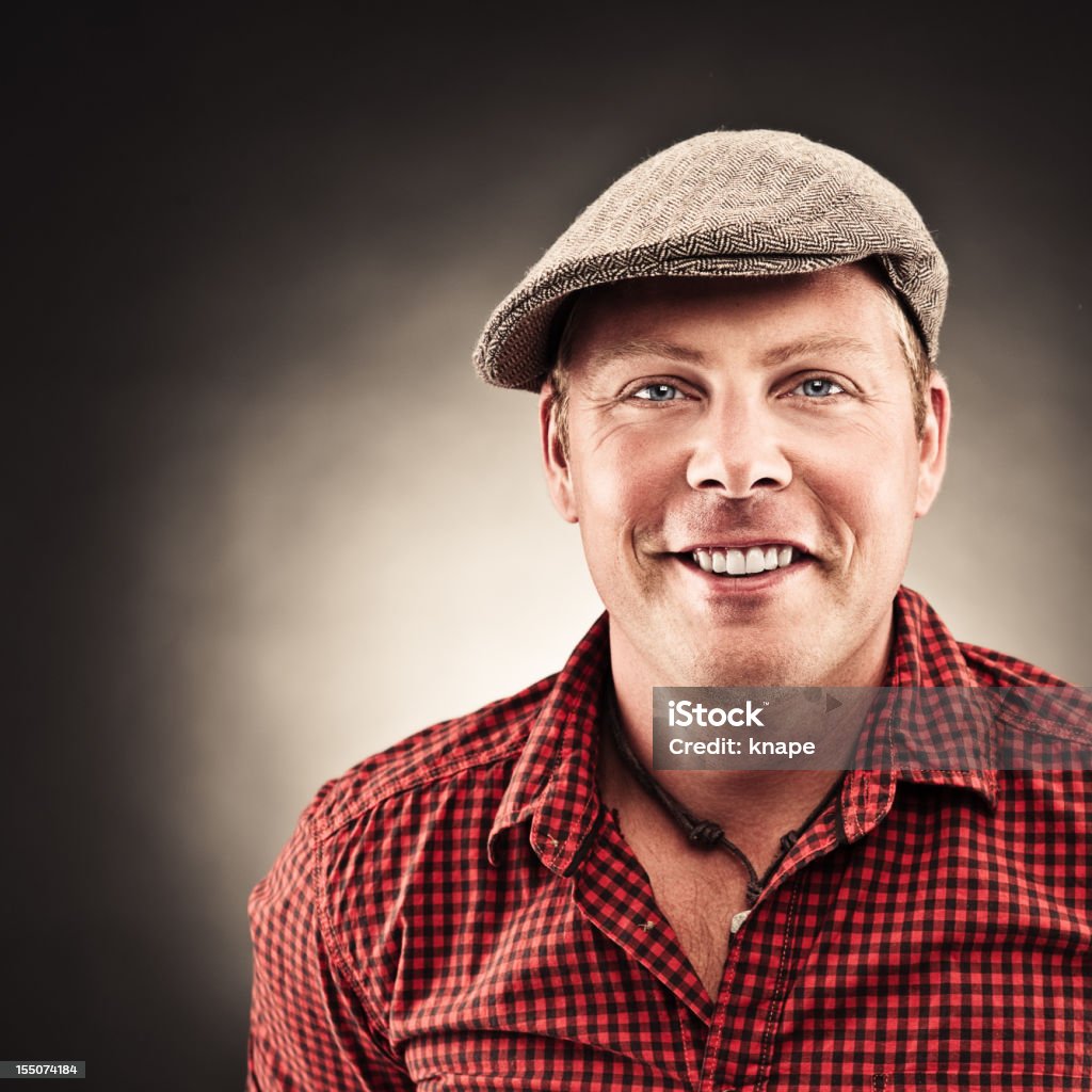 Un bell'uomo in abbigliamento casual - Foto stock royalty-free di 30-34 anni